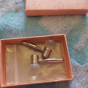 Lightbulb cufflinks